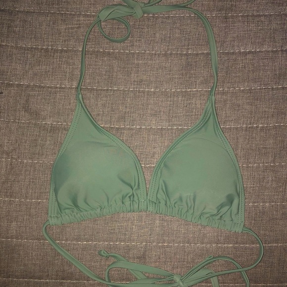 I’m selling the top of a swimsuit. - Picture 1 of 3